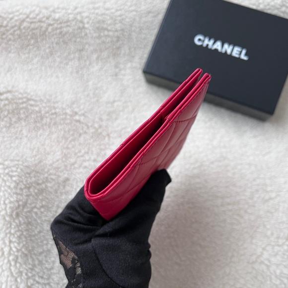 ❌❌Auth Chanel Classic Red Quilted Lambskin CC Logo Passport Holder - Picture 10 of 14